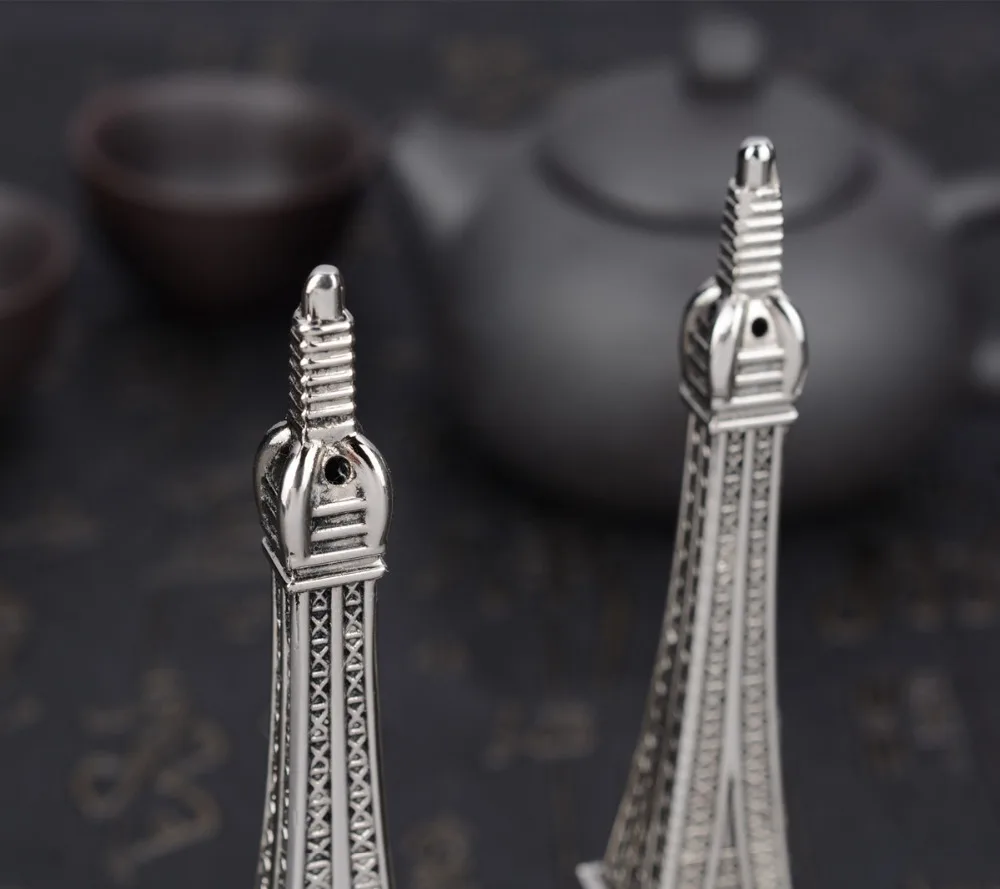 Seasoning pot Paris iron tower Spice & pepper shakers Seasoning bottle Salt & Pepper Shakers Practical table decoration
Seasoning pot Paris iron tower Spice & pepper shakers Seasoning bottle Salt & Pepper Shakers Practical table decoration