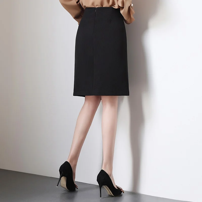 Женская короткая офисная юбка асимметричная с боковыми пуговицами модель DD2165 на