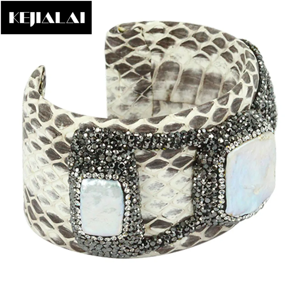 Boho Style Women Leather Bangle Mixed Color Python Leather Snakeskin Freshwater Pearl Shell Charm Cuff Bangles Pave Rhinestone
Boho Style Women Leather Bangle Mixed Color Python Leather Snakeskin Freshwater Pearl Shell Charm Cuff Bangles Pave Rhinestone