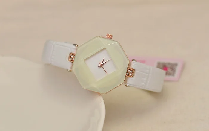 Fashion Korean Designer Women Rhombic Crystals Watches Noble Blue Leather Dress Clock Quartz Analog Relojes Irregular NW2870
Fashion Korean Designer Women Rhombic Crystals Watches Noble Blue Leather Dress Clock Quartz Analog Relojes Irregular NW2870