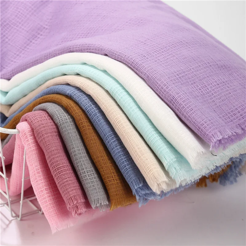 Wholesale 90x180cm Plain Cotton Breathable Scarf Short Fringe Islamic Malaysian Headscarf Women Muslim Hijab Shawl 20color 10pcs
Wholesale 90x180cm Plain Cotton Breathable Scarf Short Fringe Islamic Malaysian Headscarf Women Muslim Hijab Shawl 20color 10pcs