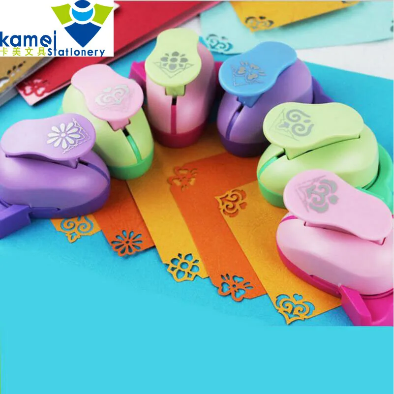 Тиснение DIY, угловой бумаги, резак для печатной карты, скрапбук, шейпер, большое тиснение, дырокол, дети, ручной работы, ремесло, подарок YH01
Тиснение DIY, угловой бумаги, резак для печатной карты, скрапбук, шейпер, большое тиснение, дырокол, дети, ручной работы, ремесло, подарок YH01