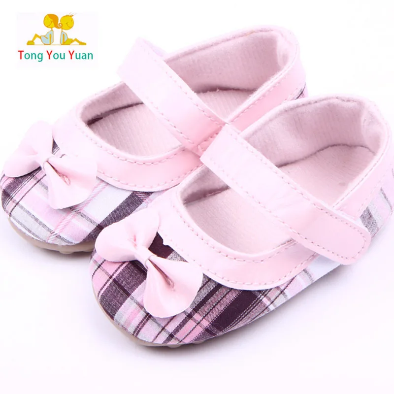 Baby plastic feet girl shoes learn the first walk shoes plastic bottom bow tie lattice Toddler shoes xz91
Baby plastic feet girl shoes learn the first walk shoes plastic bottom bow tie lattice Toddler shoes xz91