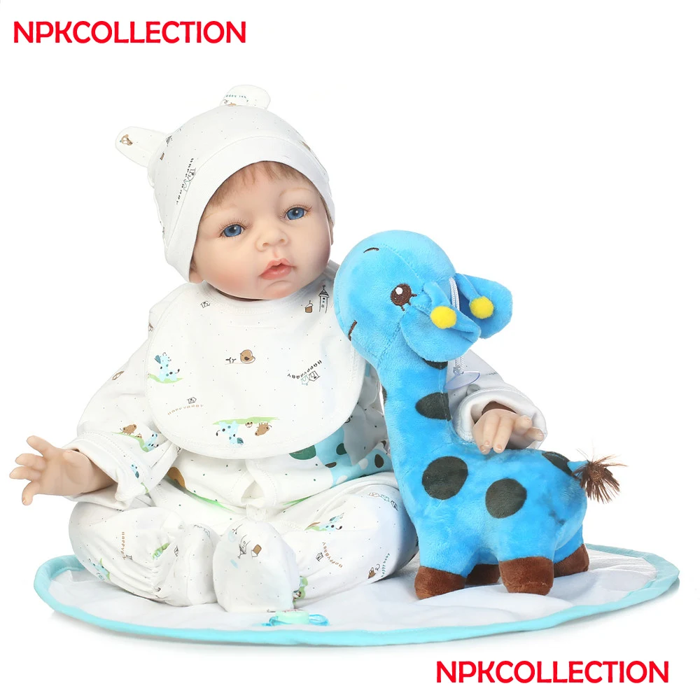 Bebe 22 дюйма reborn, мягкие силиконовые куклы reborn с синим жирафом, магнитная бутылочка с соской, модные куклы reborn для мальчиков и девочек
Bebe 22 дюйма reborn, мягкие силиконовые куклы reborn с синим жирафом, магнитная бутылочка с соской, модные куклы reborn для мальчиков и девочек