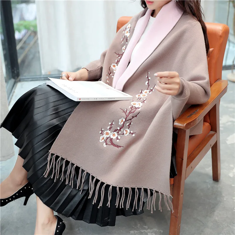 A Long Sweater Coat Woman Top Clothes Fall 2017 New Women'S Knitwear Plum Shawl Clothing Flower Emboridery Tassel Design Casual
A Long Sweater Coat Woman Top Clothes Fall 2017 New Women'S Knitwear Plum Shawl Clothing Flower Emboridery Tassel Design Casual