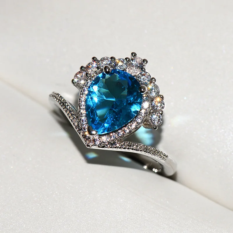 Exquisite Blue Zircon Water drop crystal Crown rings for women High quality White gold AAA CZ Wedding ring Ladies party jewelry
Exquisite Blue Zircon Water drop crystal Crown rings for women High quality White gold AAA CZ Wedding ring Ladies party jewelry