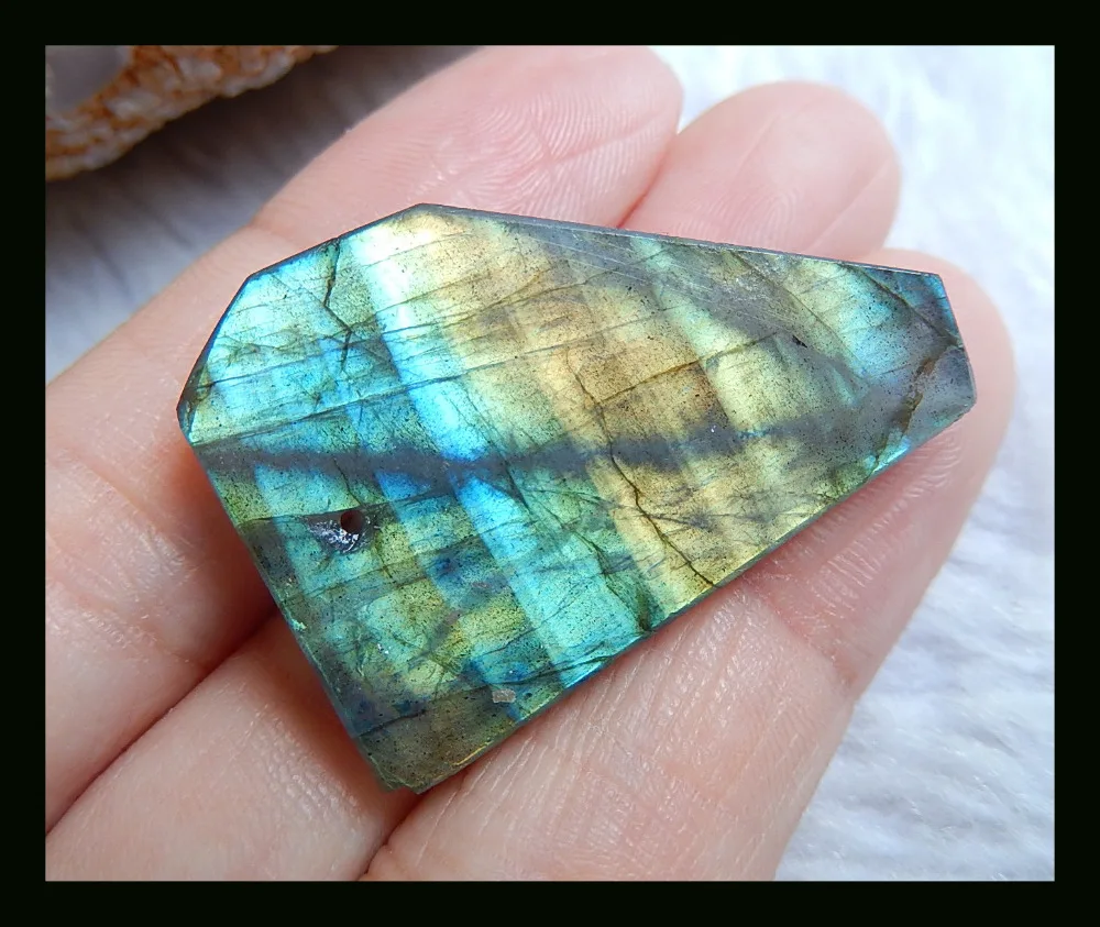Sale 1Pcs Natural Stone Labradorite Gemstone Cabochon 32x23x7mm 8.68g Semiprecious Stone shining blue light fine jewelry bead
Sale 1Pcs Natural Stone Labradorite Gemstone Cabochon 32x23x7mm 8.68g Semiprecious Stone shining blue light fine jewelry bead