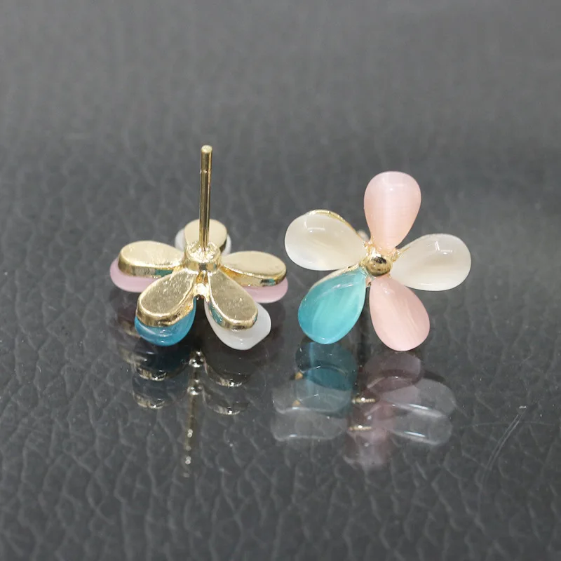 5 Leaf Clover Flower Golden Fancy Clear Opal Stud Earrings for Women Fashion Ear Piercing Jewelry
5 Leaf Clover Flower Golden Fancy Clear Opal Stud Earrings for Women Fashion Ear Piercing Jewelry