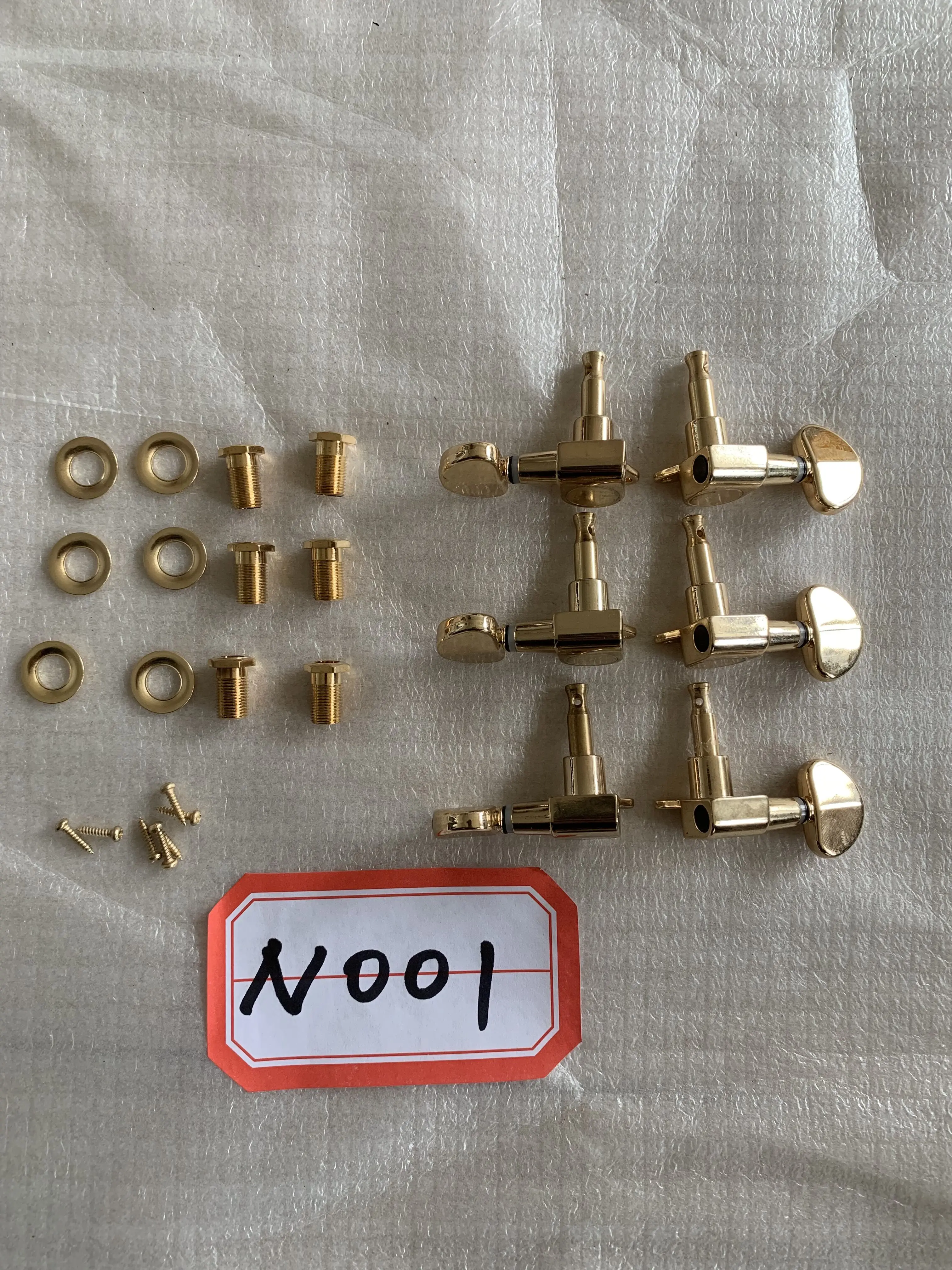 Geninue Set of Machine head Tuners(Size of hole:10mm) Electric Guitar Gold Color Made in Korea #N001
Geninue Set of Machine head Tuners(Size of hole:10mm) Electric Guitar Gold Color Made in Korea #N001