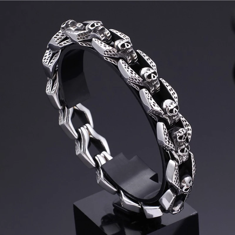 Punk Skull Heads Charm Bracelet For Men 22cm Stainless Steel Skull Link Chain Wrap Bracelet Gothic Biker Halloween Jewelry 14mm
Punk Skull Heads Charm Bracelet For Men 22cm Stainless Steel Skull Link Chain Wrap Bracelet Gothic Biker Halloween Jewelry 14mm