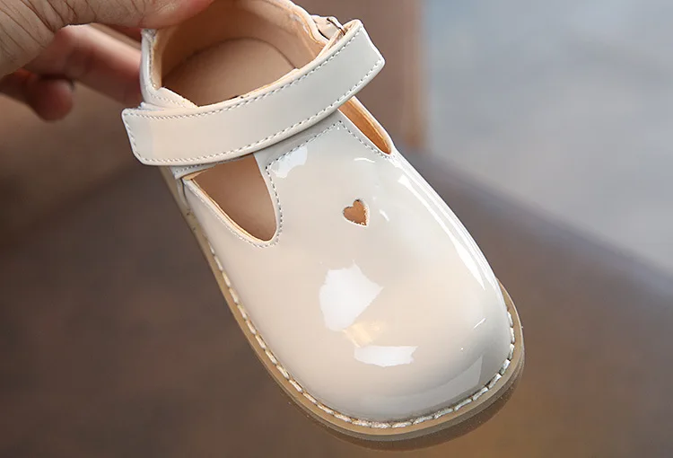 Autumn New Kids'Shoes, Girls' Babies'Princess Shoes, Korean Version Children's Painted Leather Shoes, Student Shoes
Autumn New Kids'Shoes, Girls' Babies'Princess Shoes, Korean Version Children's Painted Leather Shoes, Student Shoes