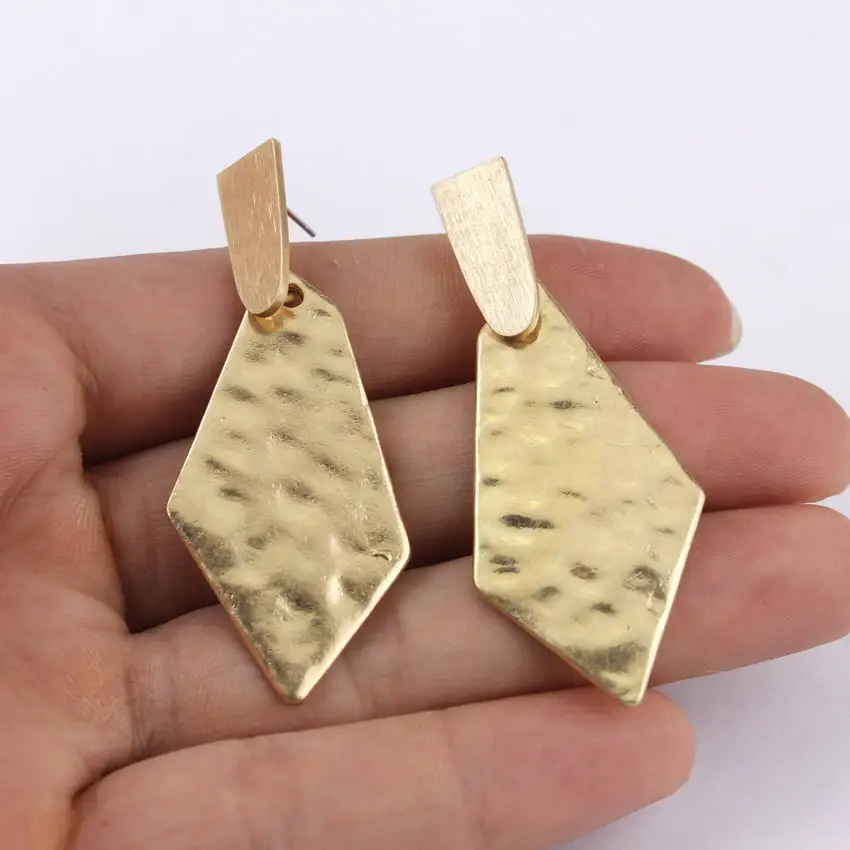 ZWPON Ethnic Design Hammered Alloy Gold Triangle Drop Earrings 2020 Geometric Arrowhead Statement KS Earrings for Woman
ZWPON Ethnic Design Hammered Alloy Gold Triangle Drop Earrings 2020 Geometric Arrowhead Statement KS Earrings for Woman