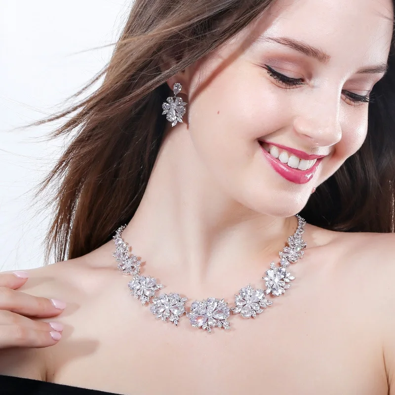 ThreeGraces Sparkling Cubic Zirconia Big Flower CZ Earrings Necklace Bridal Wedding Prom Costume Jewelry Set for Brides JS016
ThreeGraces Sparkling Cubic Zirconia Big Flower CZ Earrings Necklace Bridal Wedding Prom Costume Jewelry Set for Brides JS016