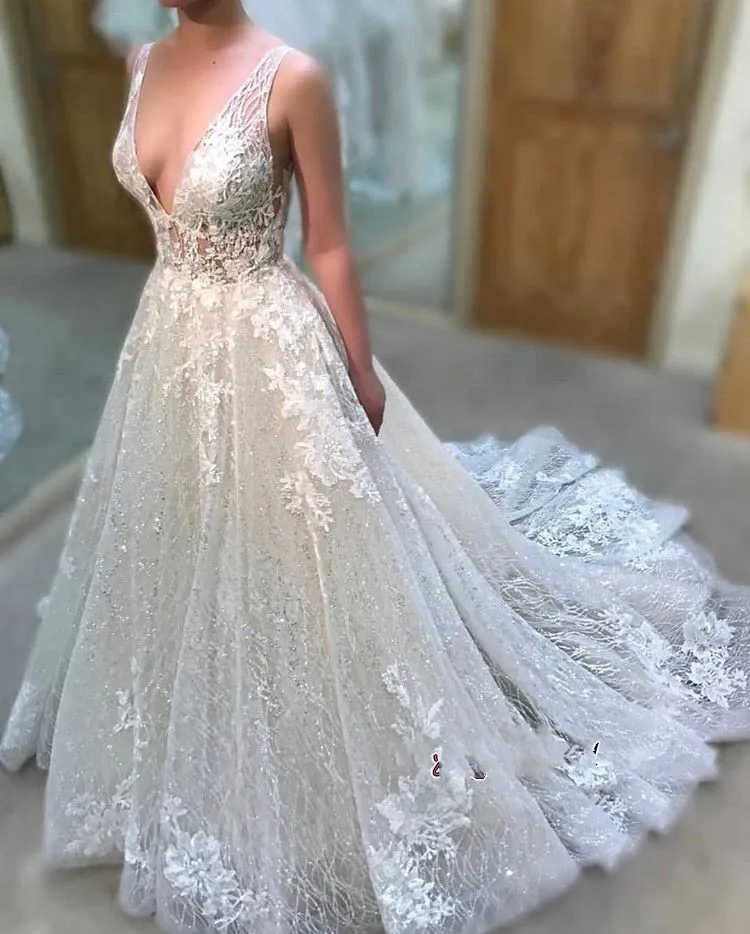 New Beautiful Tulle Lace Wedding Dresses 2019 Deep V-neck Sleeveless A-line Bridal Gown robe de mariee
New Beautiful Tulle Lace Wedding Dresses 2019 Deep V-neck Sleeveless A-line Bridal Gown robe de mariee