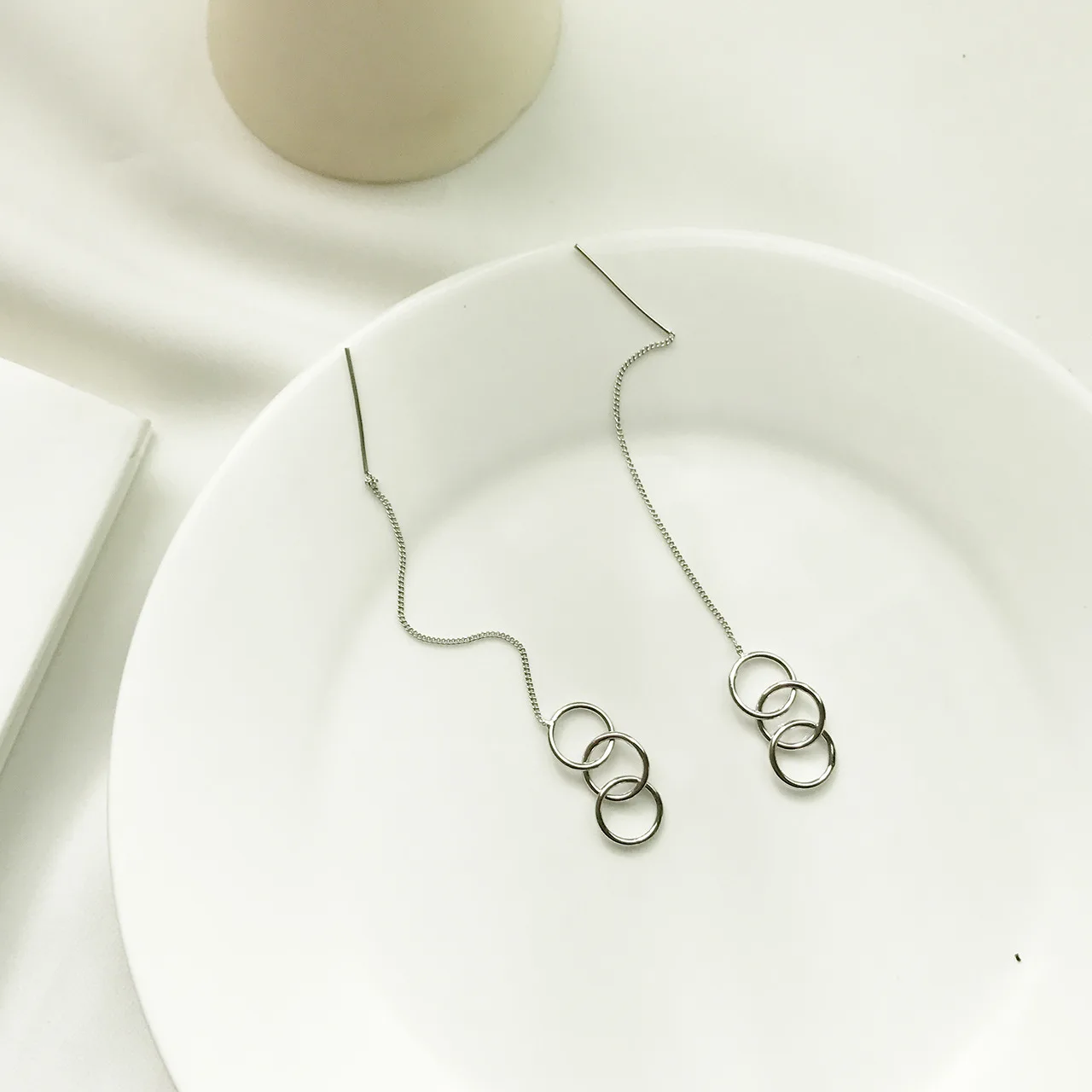 2018 New Real New Fashion overall S925 pure silver simple long line circle earrings ears earrings hook
2018 New Real New Fashion overall S925 pure silver simple long line circle earrings ears earrings hook