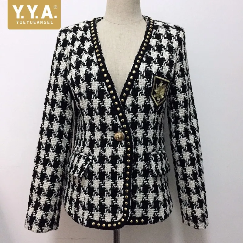 Brand New Famale Rivet Embroidery Badge Plaid Jacekt Elegant Single Button Casaco Feminino V Neck Slim Tweed Coat Mujer
Brand New Famale Rivet Embroidery Badge Plaid Jacekt Elegant Single Button Casaco Feminino V Neck Slim Tweed Coat Mujer