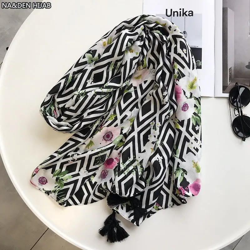 2019 NEW fashion women summer scarves geometry print printing tassels Cotton Blends muslin hijab scarf 10pcs/lot
2019 NEW fashion women summer scarves geometry print printing tassels Cotton Blends muslin hijab scarf 10pcs/lot