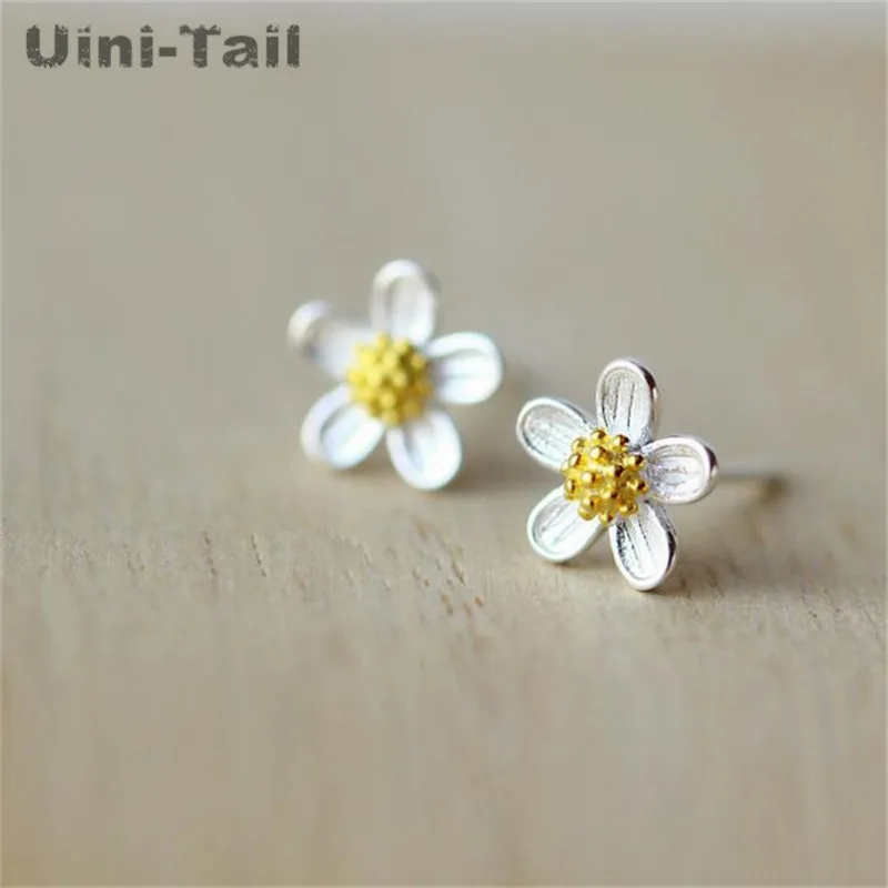 Uini-Tail Hot 925 sterling silver five-petal petal earrings Korean version of the flower New Year simple fresh literary gift
Uini-Tail Hot 925 sterling silver five-petal petal earrings Korean version of the flower New Year simple fresh literary gift