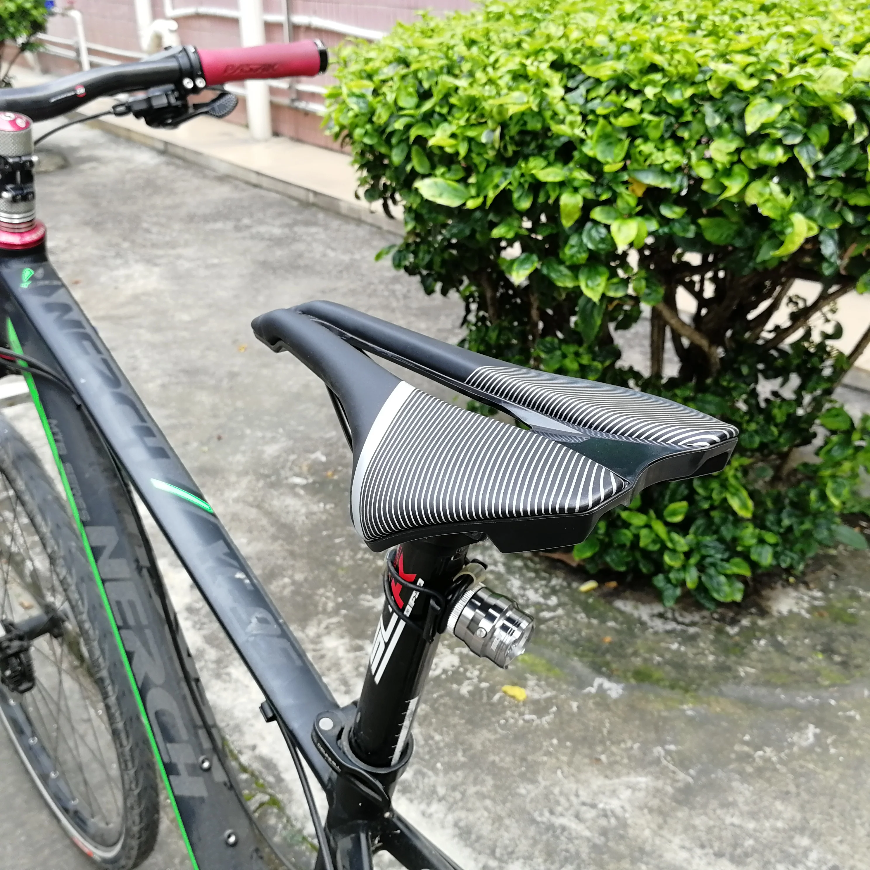 Bicycle Saddle Seat MTB Road Bike Saddles Mountain Bike Triathlon Hollow Bicycle Seat Cushion Comfortable Breathable Saddle
Bicycle Saddle Seat MTB Road Bike Saddles Mountain Bike Triathlon Hollow Bicycle Seat Cushion Comfortable Breathable Saddle