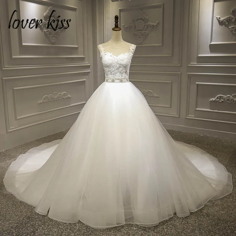Lover Kiss Vestido De Noiva Glamour Lace Sleeveless Wedding Dress Corset Sparkle Sash Bride Gown Plus Size mariage robe mariee
Lover Kiss Vestido De Noiva Glamour Lace Sleeveless Wedding Dress Corset Sparkle Sash Bride Gown Plus Size mariage robe mariee