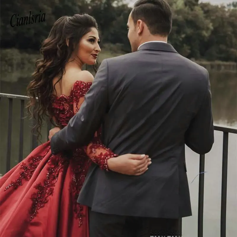 Пикантные бордовые темно красное платье Quinceanera платье с открытыми плечами кружевные цветы вышитые бисером Длинные рукава Сладкий 16 Платья ...
Пикантные бордовые темно красное платье Quinceanera платье с открытыми плечами кружевные цветы вышитые бисером Длинные рукава Сладкий 16 Платья ...
