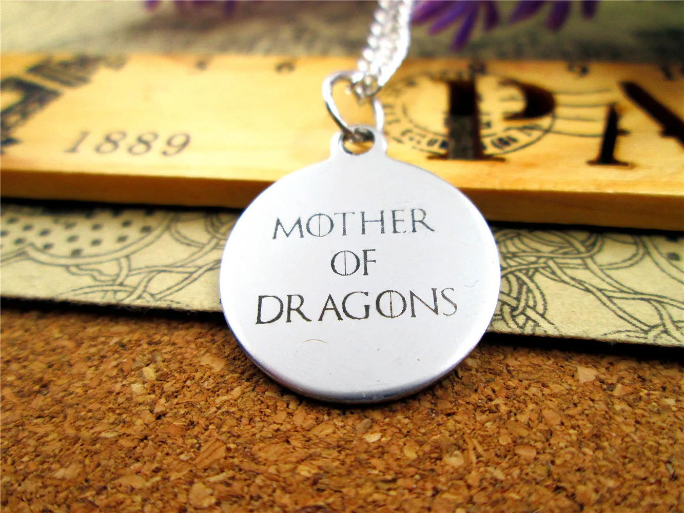 3pcs/lot Fashion stainless steel necklace "MOTHER OF DRAGONS" Charms Pendant necklace Jewelry Gift more style for choosing
3pcs/lot Fashion stainless steel necklace "MOTHER OF DRAGONS" Charms Pendant necklace Jewelry Gift more style for choosing