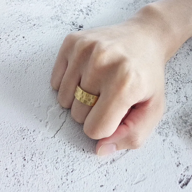Recommend Top Quality Simple Stainless Steel Gold Color Men Ring Jewelry Rings For Women 8mm Unisex Ring Size 8 9 10 11 12
Recommend Top Quality Simple Stainless Steel Gold Color Men Ring Jewelry Rings For Women 8mm Unisex Ring Size 8 9 10 11 12