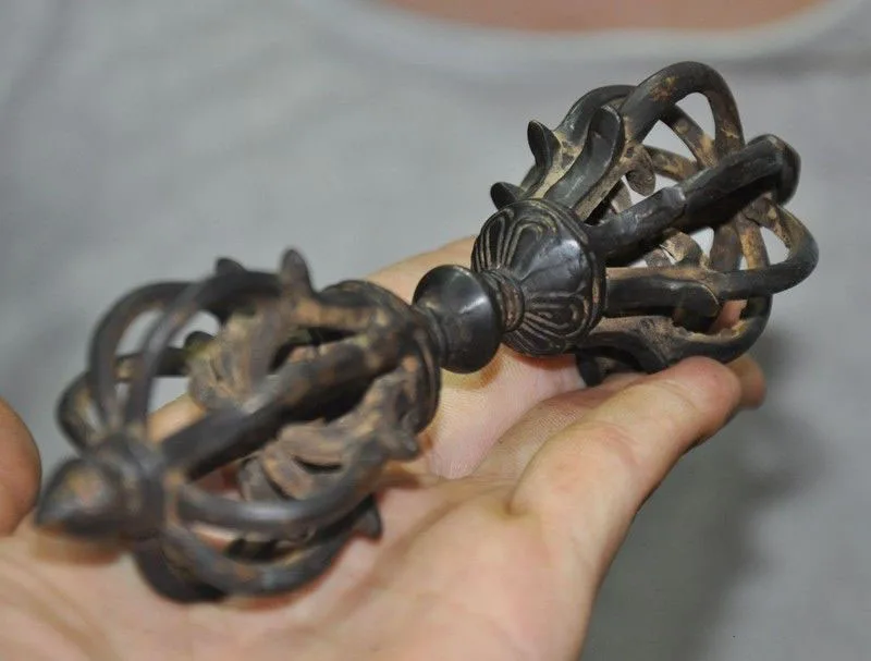 christmas 6" Old Tibet Buddhism bronze Phurpa Dorje Phurpa Pestle Vajra Talismans FaQi halloween
christmas 6" Old Tibet Buddhism bronze Phurpa Dorje Phurpa Pestle Vajra Talismans FaQi halloween