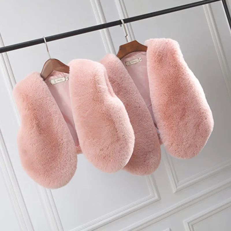 Family Matching Outfits 2022 Winter Mother and Daughter Faux Fur Vest Girls Rabbit Hair Vest Kids Faux Furouterwear and Coats
Family Matching Outfits 2022 Winter Mother and Daughter Faux Fur Vest Girls Rabbit Hair Vest Kids Faux Furouterwear and Coats