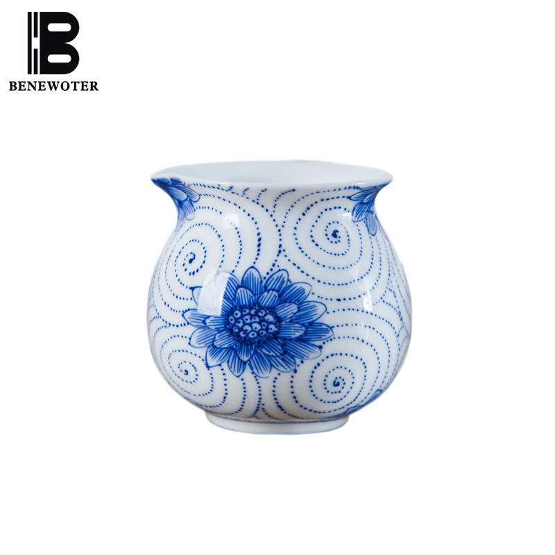 150ml Jingdezhen Hand Painted Sunflower Fair Cup Blue and White Porcelain Teaware Chahai Cup Kung Fu Tea Set Tea Ceremony
150ml Jingdezhen Hand Painted Sunflower Fair Cup Blue and White Porcelain Teaware Chahai Cup Kung Fu Tea Set Tea Ceremony