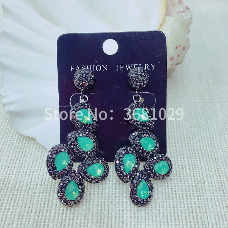 Simple temperament and personality with fashionable crystal natural stone earrings
Simple temperament and personality with fashionable crystal natural stone earrings