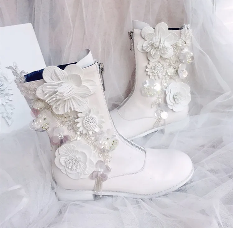 White Women Shoes Flowers and Cyrstal Rhinestone Beaded Pearl Mid-calf Boots with Zip for Winter Girls Lady
White Women Shoes Flowers and Cyrstal Rhinestone Beaded Pearl Mid-calf Boots with Zip for Winter Girls Lady