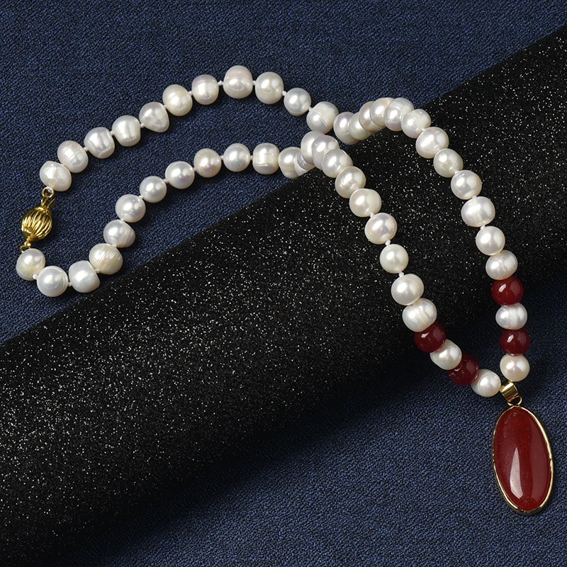 A slender crimson Oval 16*32*6 mm Pendant is attached to a 8-9 MM natural pearl necklace with red balls and white pearls.
A slender crimson Oval 16*32*6 mm Pendant is attached to a 8-9 MM natural pearl necklace with red balls and white pearls.