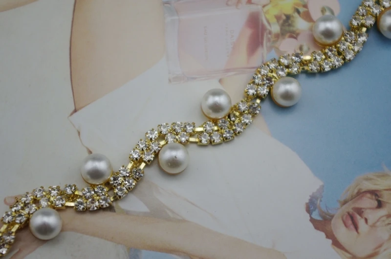 1 ярд 2 ряда 3 мм прозрачный кристалл и жемчужный горный хрусталь закрытые планки Золотая чашка цепь пришивная отделка
1 ярд 2 ряда 3 мм прозрачный кристалл и жемчужный горный хрусталь закрытые планки Золотая чашка цепь пришивная отделка