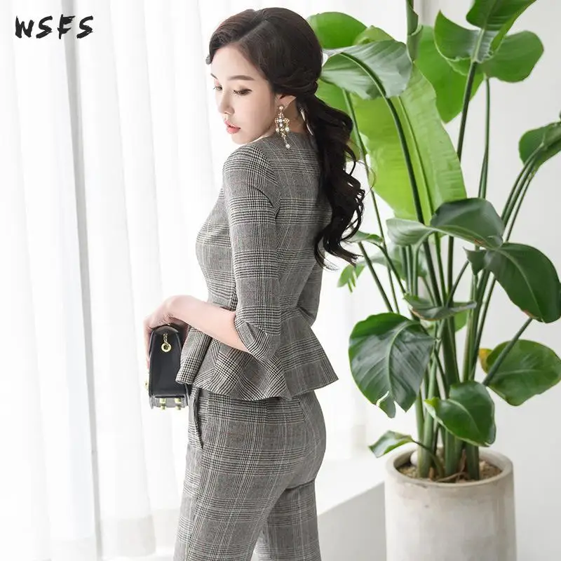 2 Pieces Set Autumn Business Plaid Grey Formal Women Ruffles Suit Jacket Elegant Bandage Calf Length Pant Work Office Lady Suits
2 Pieces Set Autumn Business Plaid Grey Formal Women Ruffles Suit Jacket Elegant Bandage Calf Length Pant Work Office Lady Suits