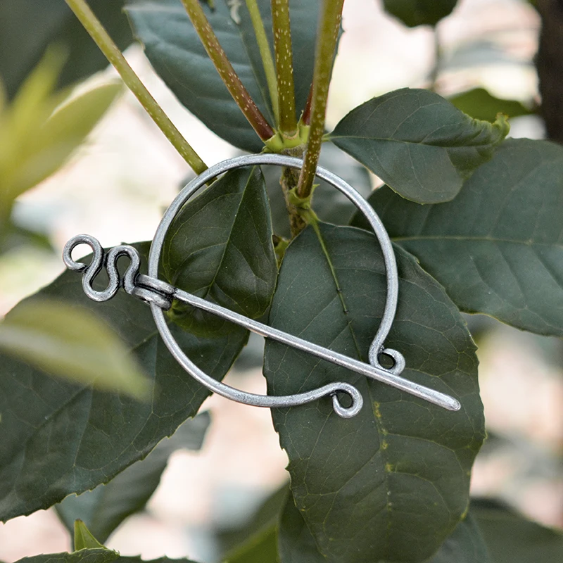 QIHE JEWELRY Viking Brooch Collection Twists Knotted Fibula Cloak Pin Penannular Cloak Pin Shawl Pin for Men Women
QIHE JEWELRY Viking Brooch Collection Twists Knotted Fibula Cloak Pin Penannular Cloak Pin Shawl Pin for Men Women