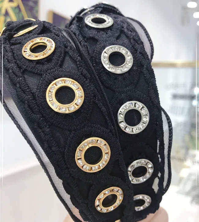Hollow Lace Flower Headbands For Women Cycle Hair Accessories Pearl Headband for Girls Crown Flower Hairbands Head Wrap
Hollow Lace Flower Headbands For Women Cycle Hair Accessories Pearl Headband for Girls Crown Flower Hairbands Head Wrap