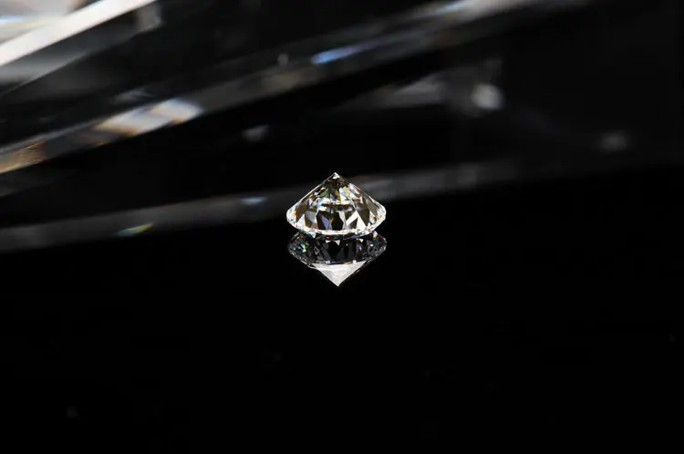 Синтетические алмазы 0.6ct натуральный камень муассант сертификат 5 мм VV1 тест на