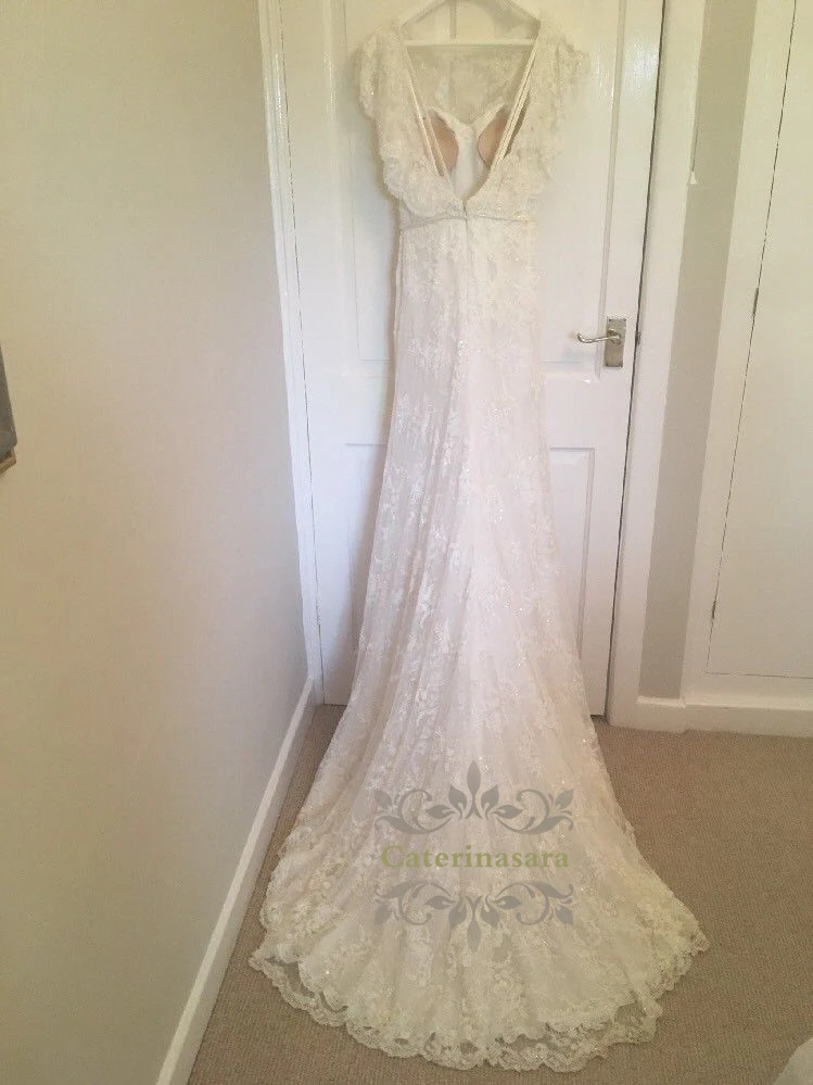 Fashionable Cap Sleeves Lace Wedding Gowns Illusion Top with Sexy V Back Bride Dresses Chic Design for Girls Outdoor Wedding
Fashionable Cap Sleeves Lace Wedding Gowns Illusion Top with Sexy V Back Bride Dresses Chic Design for Girls Outdoor Wedding