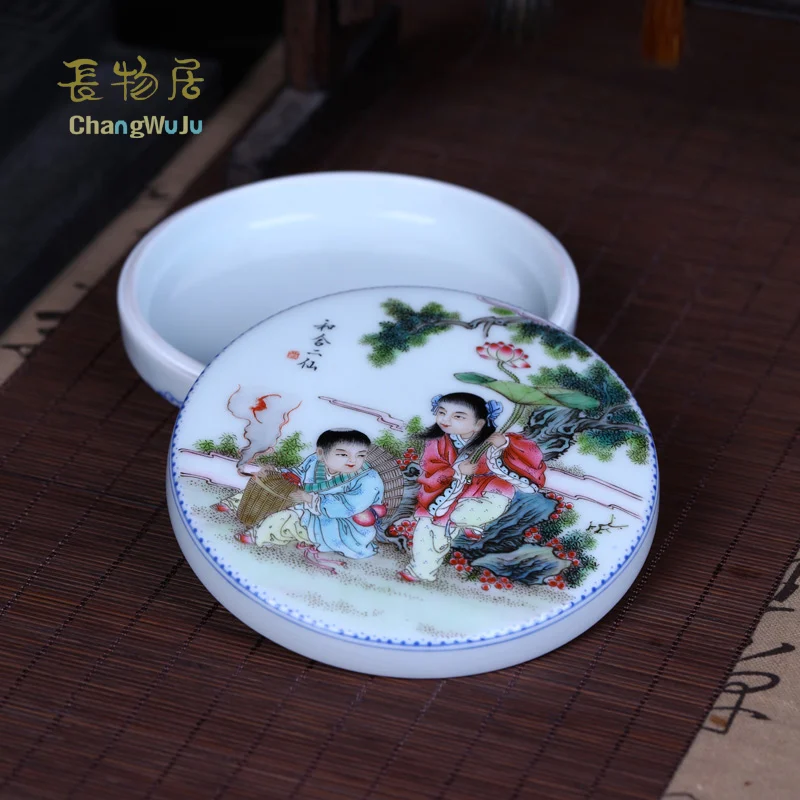 Changwuju in Jingdezhen home decoration handmade famille rose porcelain inkpad box as well as jewel box painted by Jinhongxia
Changwuju in Jingdezhen home decoration handmade famille rose porcelain inkpad box as well as jewel box painted by Jinhongxia