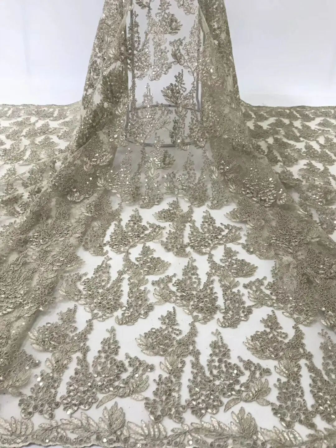 French Sequins Lace Fabric 2019 African Tulle Lace Fabric High Quality Nigerian Lace Fabric Embroidered Wedding Dress XB06
French Sequins Lace Fabric 2019 African Tulle Lace Fabric High Quality Nigerian Lace Fabric Embroidered Wedding Dress XB06