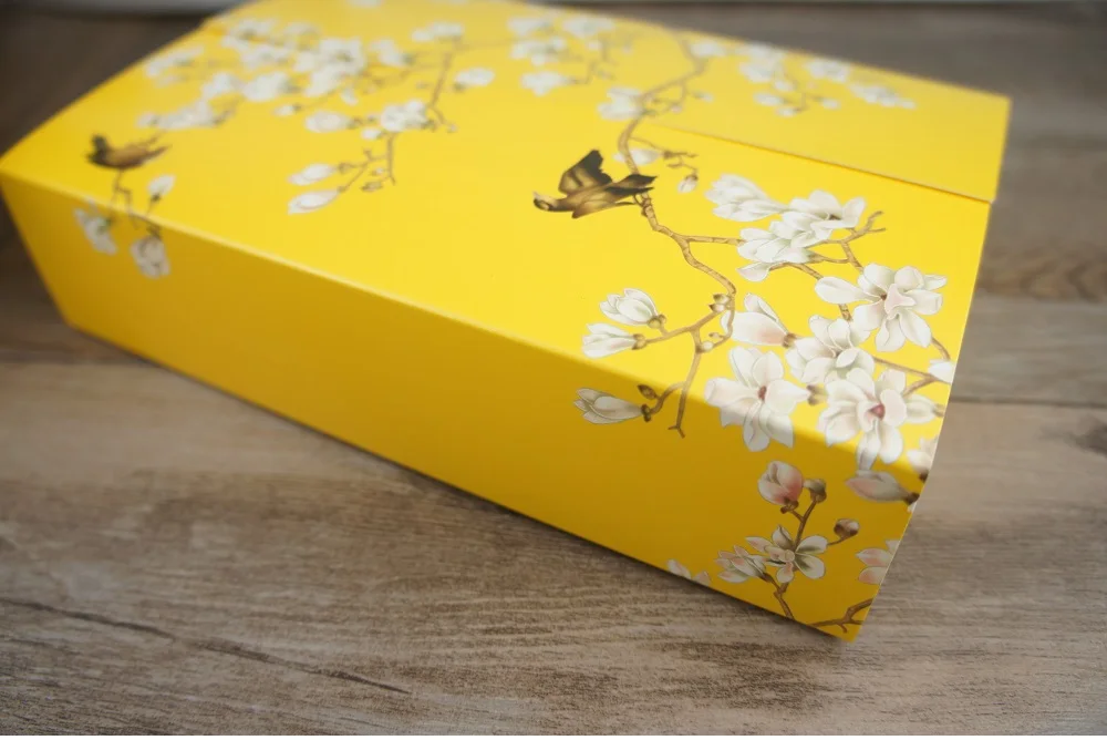 21.5*14.5*5cm 10pcs yellow brid on the tree Macaron Chocolate cookie Paper Box Christmas Birthday Party Gifts Packaging
21.5*14.5*5cm 10pcs yellow brid on the tree Macaron Chocolate cookie Paper Box Christmas Birthday Party Gifts Packaging