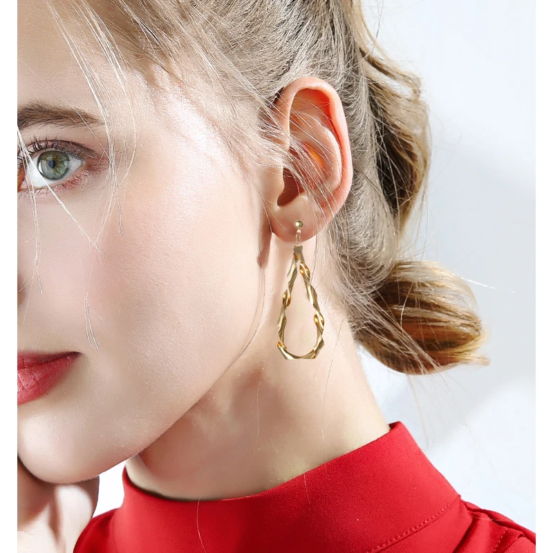 Fashion Geometry Water Drop Earrings Dangle Earrings Women Luxury Earrings Autumn Simple Generous Gold Silver Hyperbole
Fashion Geometry Water Drop Earrings Dangle Earrings Women Luxury Earrings Autumn Simple Generous Gold Silver Hyperbole