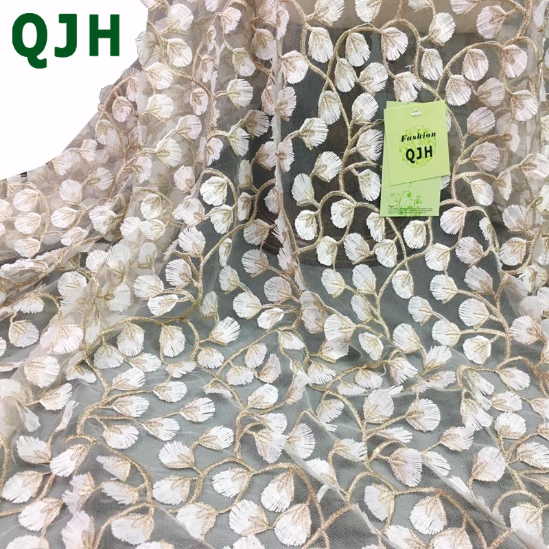 Spring new 3D embroidery Sewing Tulle Lace Fabric High Quality French Lace Trim exquisite wedding dress DIY handmade cloth
Spring new 3D embroidery Sewing Tulle Lace Fabric High Quality French Lace Trim exquisite wedding dress DIY handmade cloth