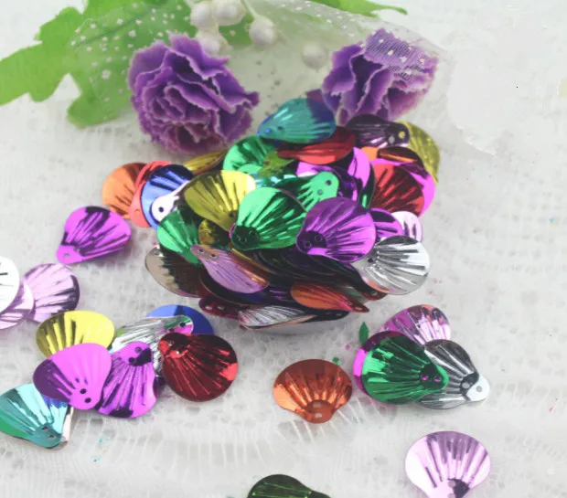 A1 Sewing supplies Silver 14MM shell sequins pearl shell fish scales sector sequins suitable for clothing DIY materials
A1 Sewing supplies Silver 14MM shell sequins pearl shell fish scales sector sequins suitable for clothing DIY materials