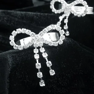 100pcs/lot Silver rhinestone bow napkin ring Alloy napkin buckle Serviette Holder wedding wedding party decoration
100pcs/lot Silver rhinestone bow napkin ring Alloy napkin buckle Serviette Holder wedding wedding party decoration