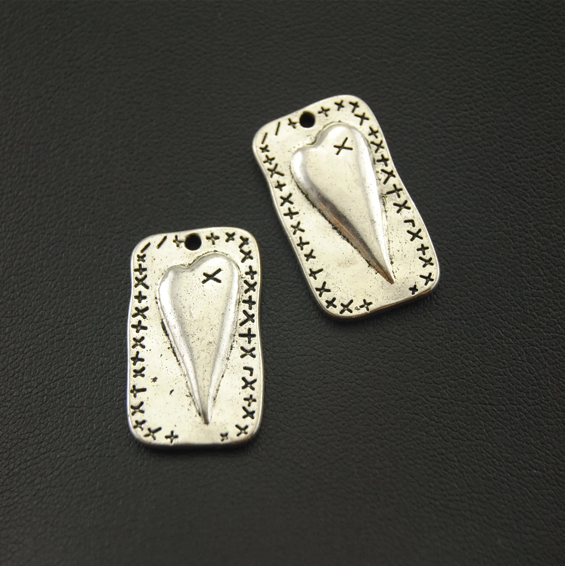5Pcs Silver Color Patchwork Heart Charms DIY Metal Bracelet Necklace Jewelry Findings A1080
5Pcs Silver Color Patchwork Heart Charms DIY Metal Bracelet Necklace Jewelry Findings A1080