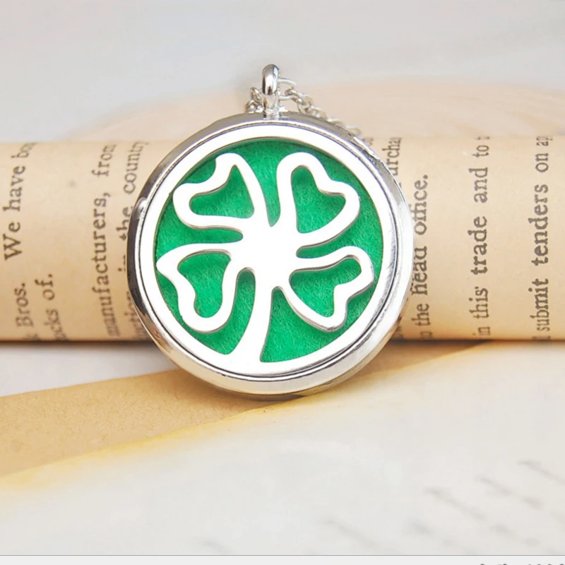 2018 Hollow Clover Clover Essential Oil Fragrance Box Necklace Can Open Factory Spot Direct
2018 Hollow Clover Clover Essential Oil Fragrance Box Necklace Can Open Factory Spot Direct