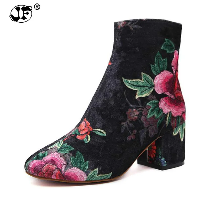 New Women's boots Autumn Winter Printing Boots Woman Streetwear High Top Corduroy Velvet Ankle Boots Bootie Pump Heels 993
New Women's boots Autumn Winter Printing Boots Woman Streetwear High Top Corduroy Velvet Ankle Boots Bootie Pump Heels 993