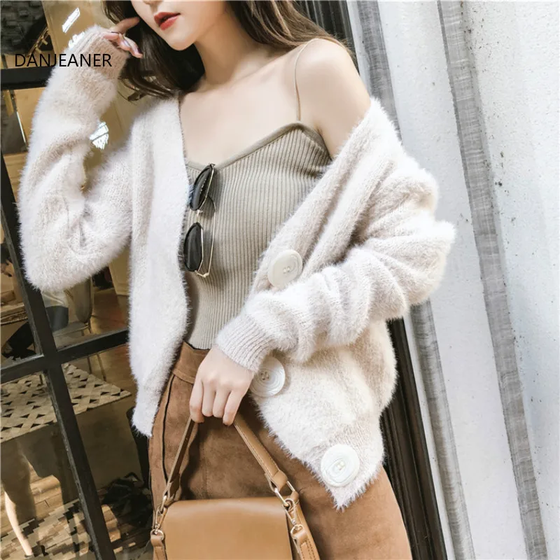 DANJEANER Korean Style Women Solid Mohair Short Cardigan Autumn Winter Warm Fashion V Neck Knitted Sweaters Pull Femmee Jackets
DANJEANER Korean Style Women Solid Mohair Short Cardigan Autumn Winter Warm Fashion V Neck Knitted Sweaters Pull Femmee Jackets